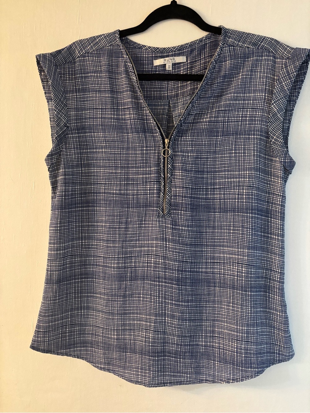 Alfred Sung zip top
